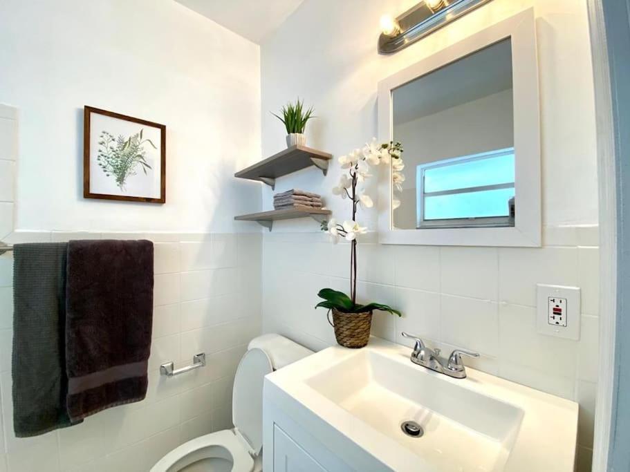 Miami Beach Home Near The Ocean Екстериор снимка